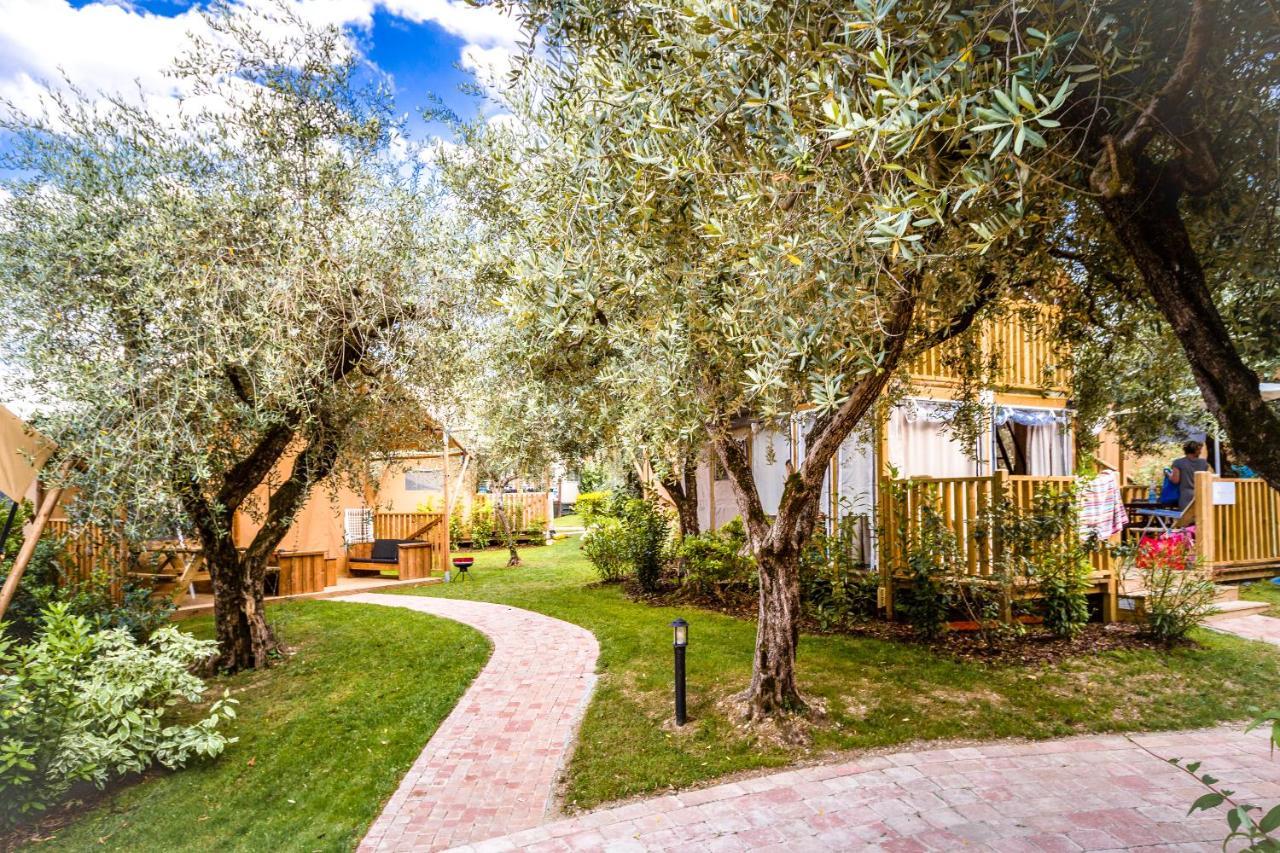 Weekend Glamping Resort San Felice del Benaco Exterior photo