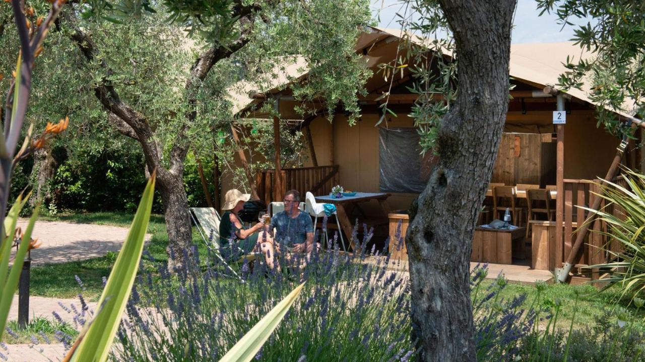 Weekend Glamping Resort San Felice del Benaco Room photo