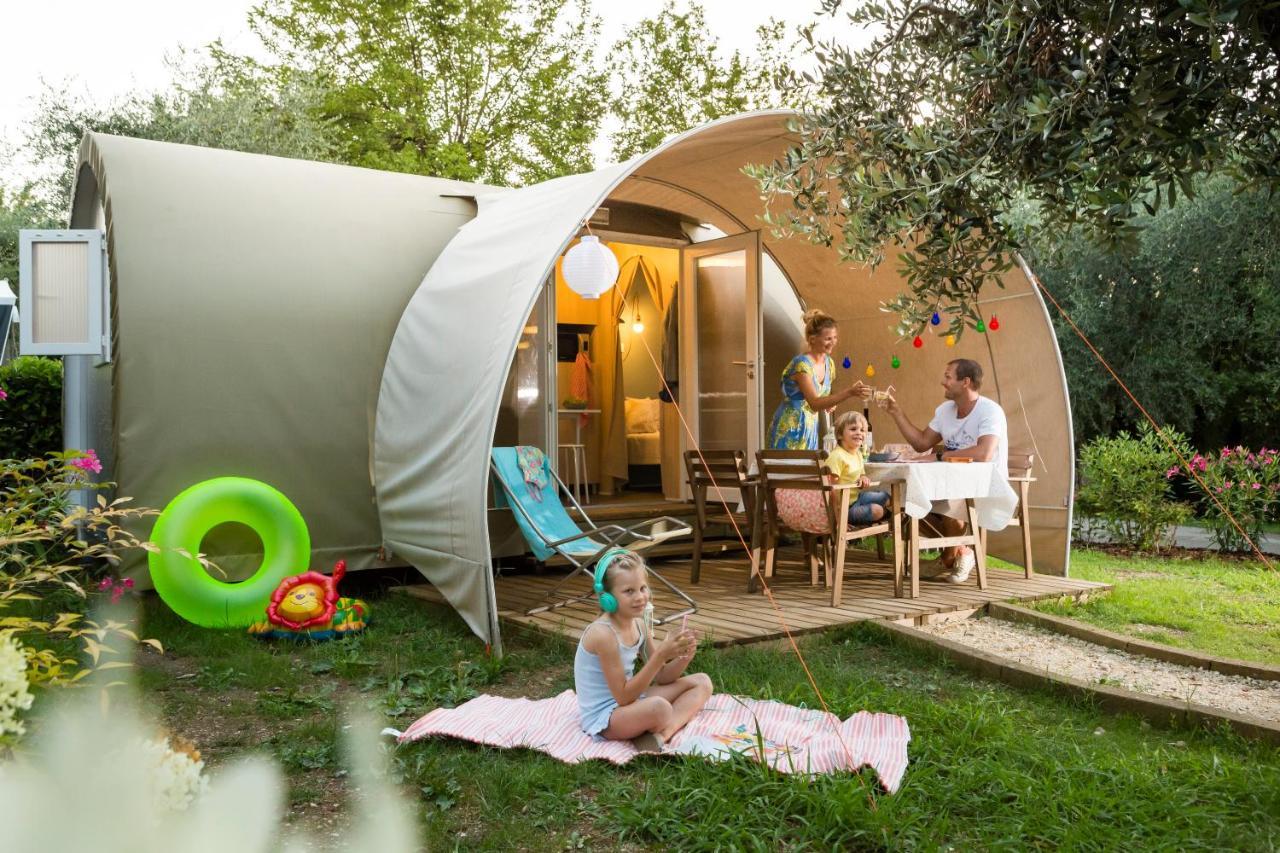 Weekend Glamping Resort San Felice del Benaco Room photo